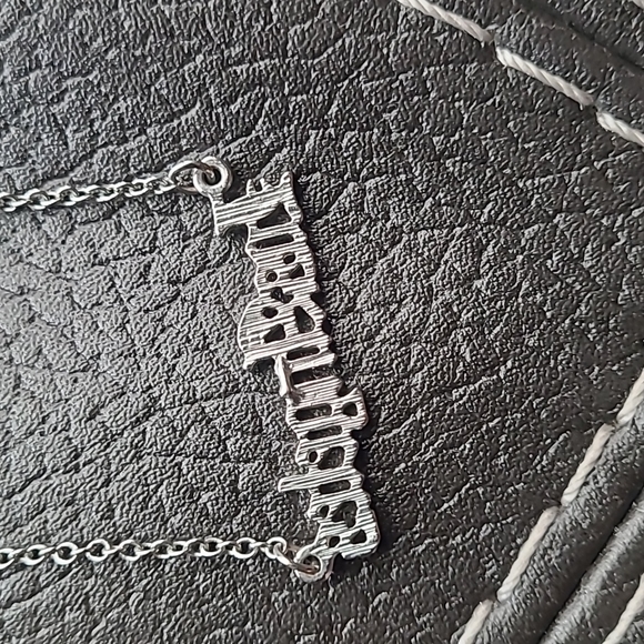 Los Angeles Necklace - Picture 4 of 5